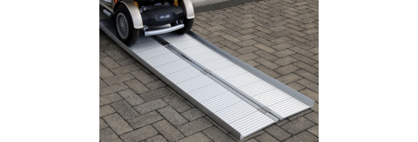 Rampa para silla de ruedas con scooter
