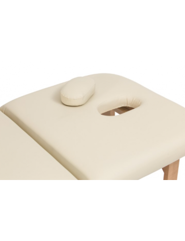 Letto in legno con foro