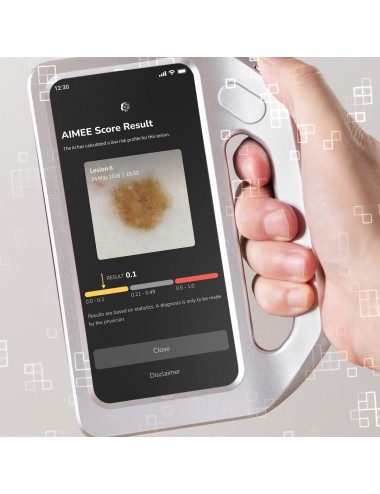 DermLite skeen par FotoFinder avec score FotoFinder AI sur écran tactile 6,7